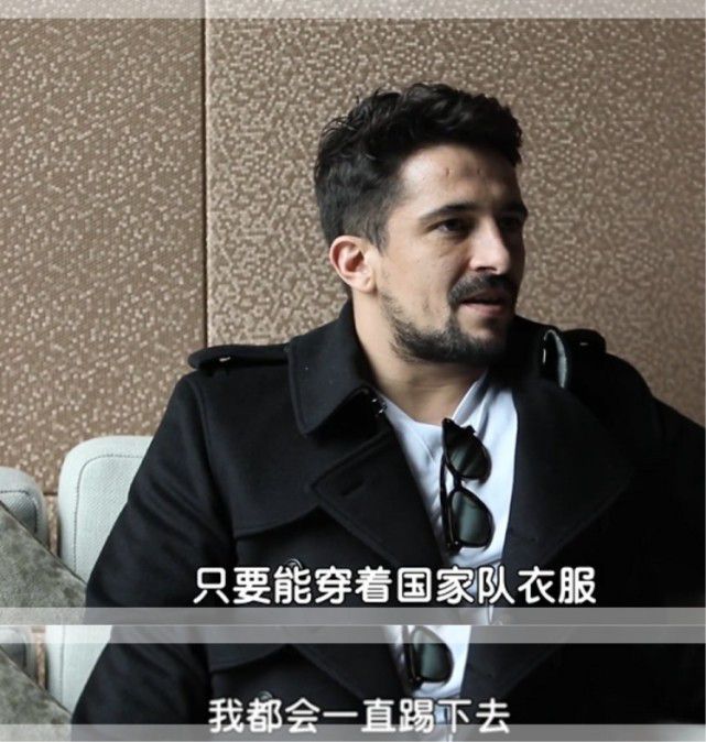 这番话，她说得慷慨激昂，却又温柔神情。